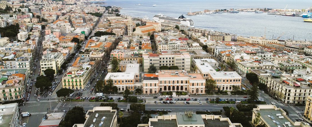 Vista dall'alto della città di Messina